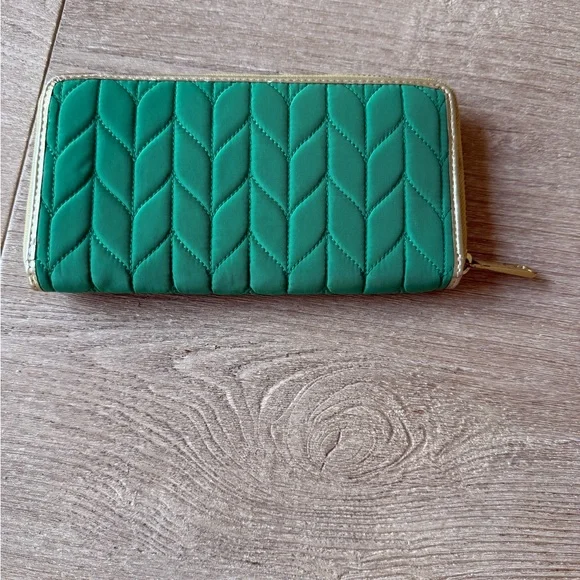 Lauren Ralph Lauren Green Quilted Chevron Zip-Around Wallet Gold EUC old money - Picture 2 of 4